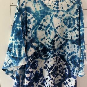 Belle by Kim Gravel Blue and White Flutter Sleeve Blouse